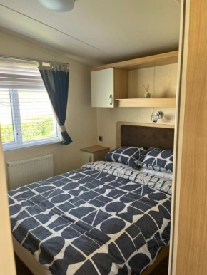 21 Riverview, Allhallows